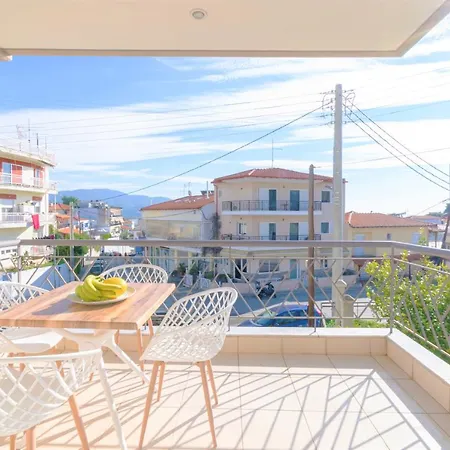 Family Apartment Néos Marmarás