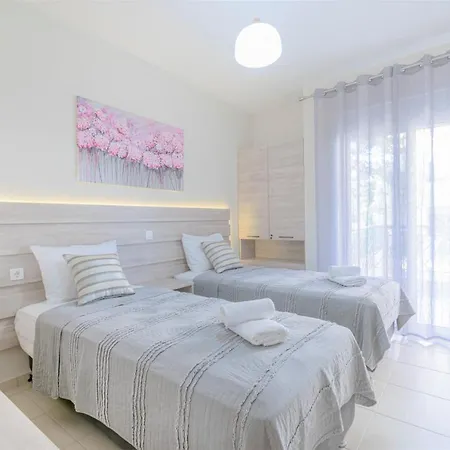 Family Néos Marmarás